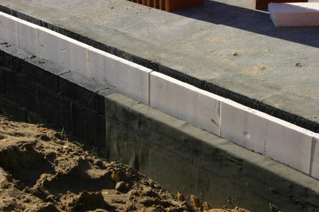 Jaka grubość styroduru na fundament? Kluczowe informacje, które musisz znać Jaka grubość styroduru na fundament? Kluczowe informacje, które musisz znać