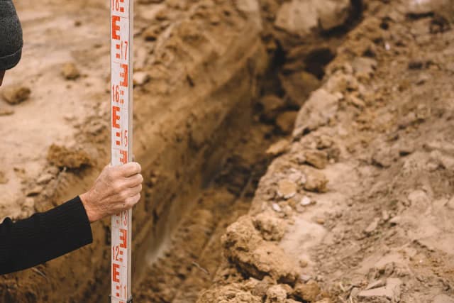 Jak wytyczyć fundamenty: unikaj najczęstszych błędów i zyskaj precyzję Jak wytyczyć fundamenty: unikaj najczęstszych błędów i zyskaj precyzję