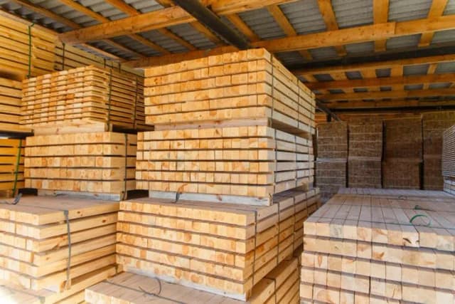 Ile kosztuje drzewo na dach 200m2? Sprawdź ceny i rodzaje drewna Ile kosztuje drzewo na dach 200m2? Sprawdź ceny i rodzaje drewna