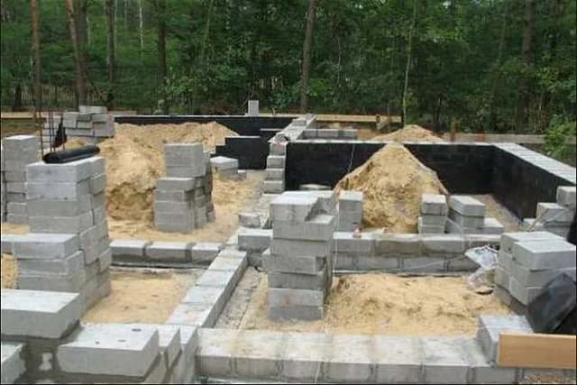 Co to jest fundament? Kluczowe informacje o fundamentach w budownictwie Co to jest fundament? Kluczowe informacje o fundamentach w budownictwie